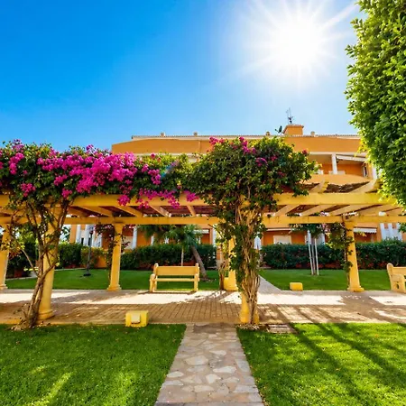 Apartamento Sergi, Planta Baja, Terraza Y Piscina By Family Homes Apartmán *